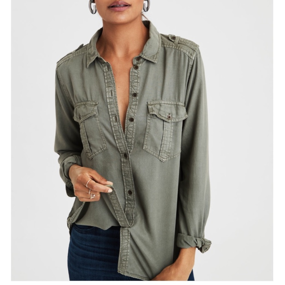 COPY - AE MILITARY BUTTON UP SHIRT Medium